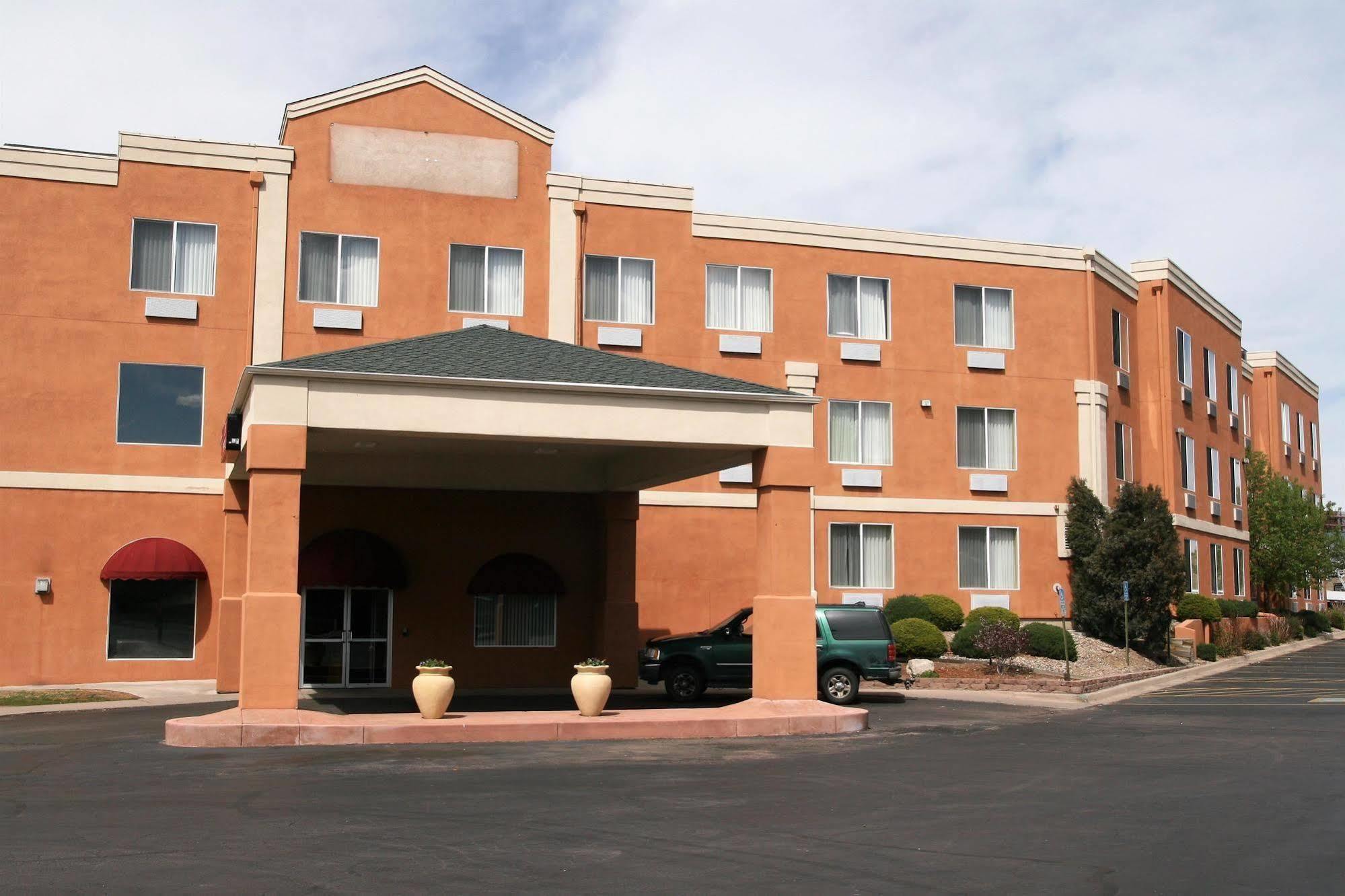 Baymont By Wyndham Colorado Springs Hotel Exterior photo